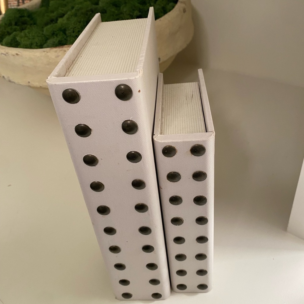 Books with storage - set of 2